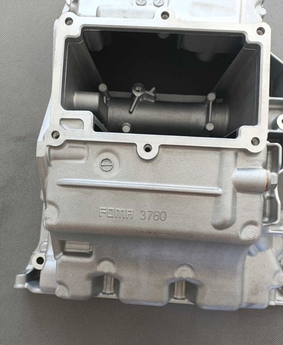 Baie ulei A 651 014 28 02 MB GLC 4matic + Rulment + Garnitura