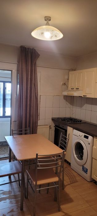 Închiriez apartament!