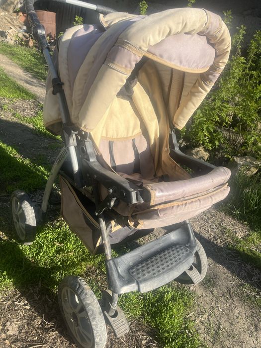 Детская коляска с сиденями