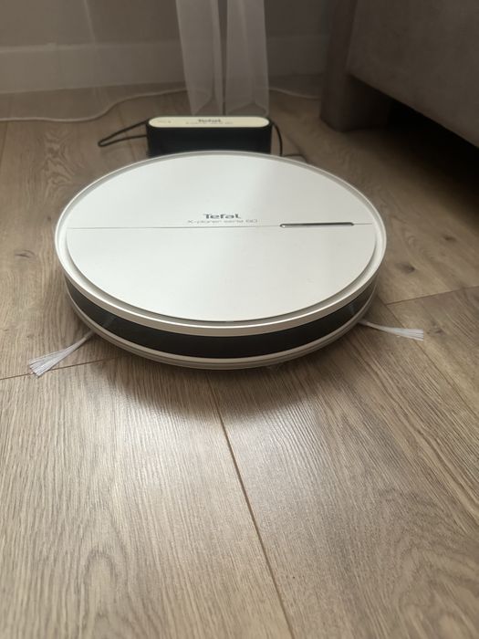 Продам робот-пылесос Tefal
