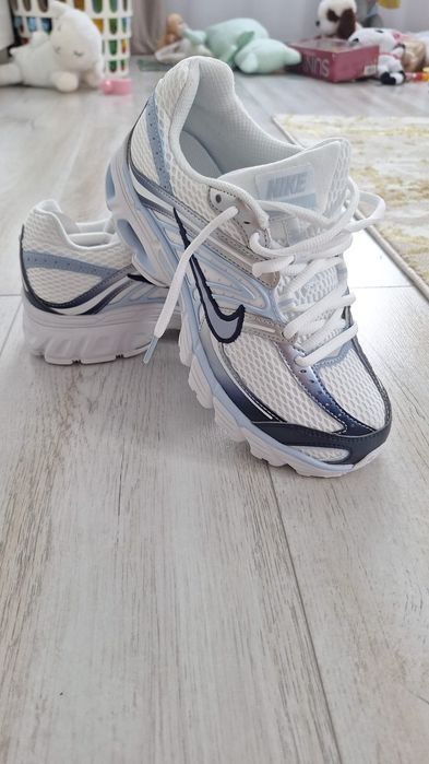 Adidași noi originali nike