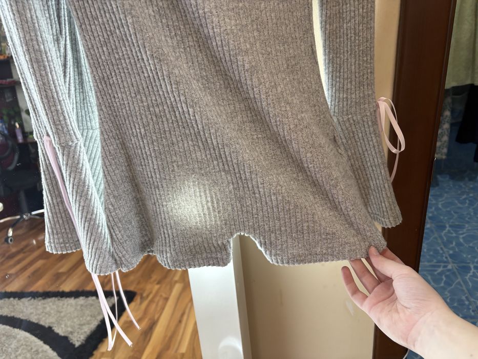 Серый костюм закрытый