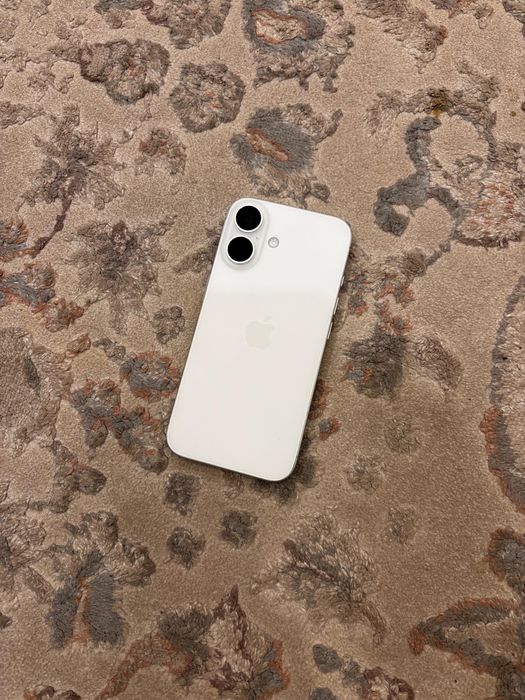 iPhone 16 (White color)