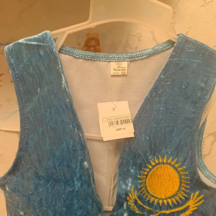 Продам жилетку в  национальном стиле.