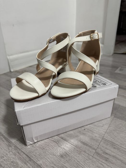 Босоножки для девочек