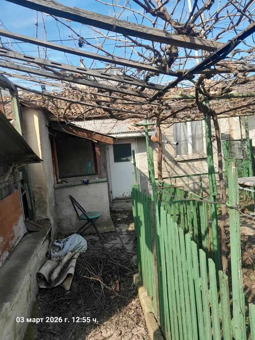 Продавам стара къща в района на ФСГ " Васил Левски"