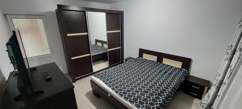 Închiriez apartament cu 2 camere decomandat în zona Neptun