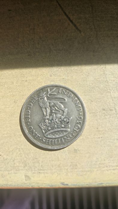 One Shilling x 3 buc