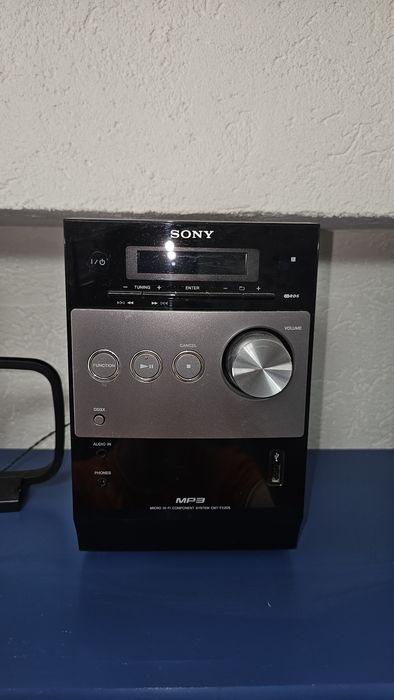 Vând combină muzicală Sony CMT-FX205