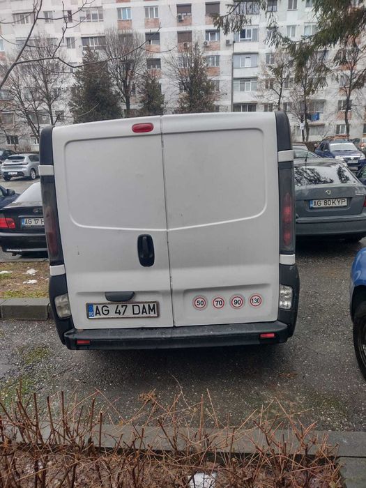 Vând duba Opel  vivaro motor 1.9 diesel