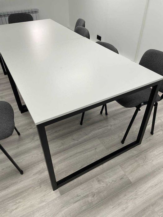 стол митинг (120*100 высота 80 см ) с черными ножками