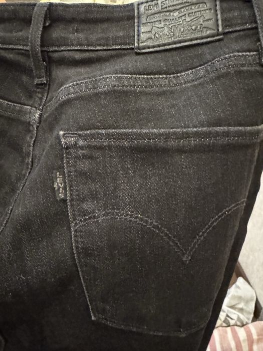 Джинсы Levis. Темно Серые.