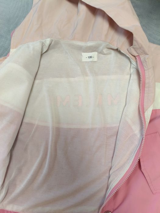 Продам ветровку на девочку