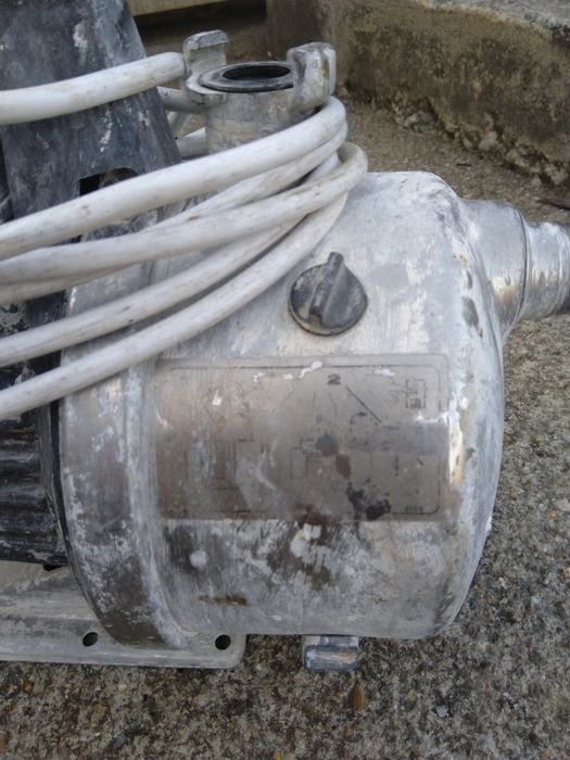 Pompa apa mașină tencuit