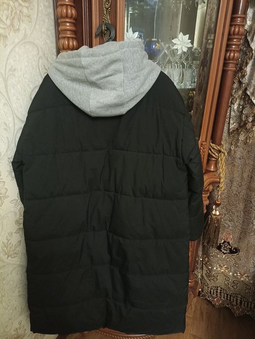 Продам пуховик с капюшоном