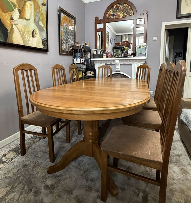 Продается большой стол из ореха с 8 стульями
