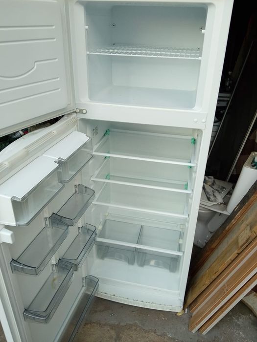 Продаётся 2х камерный холодильник