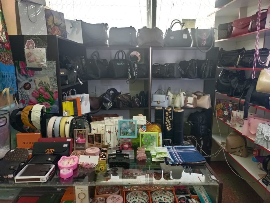 Срочно продам отдел сумок и аксессуаров