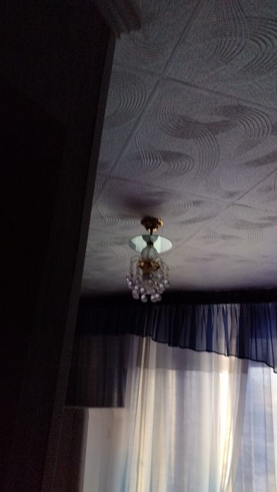 Продам  красивую зеркальную люстру