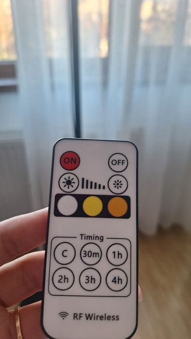 Lampă moderna, cu telecomanda,potrivita pentru aplicare gene/tratament