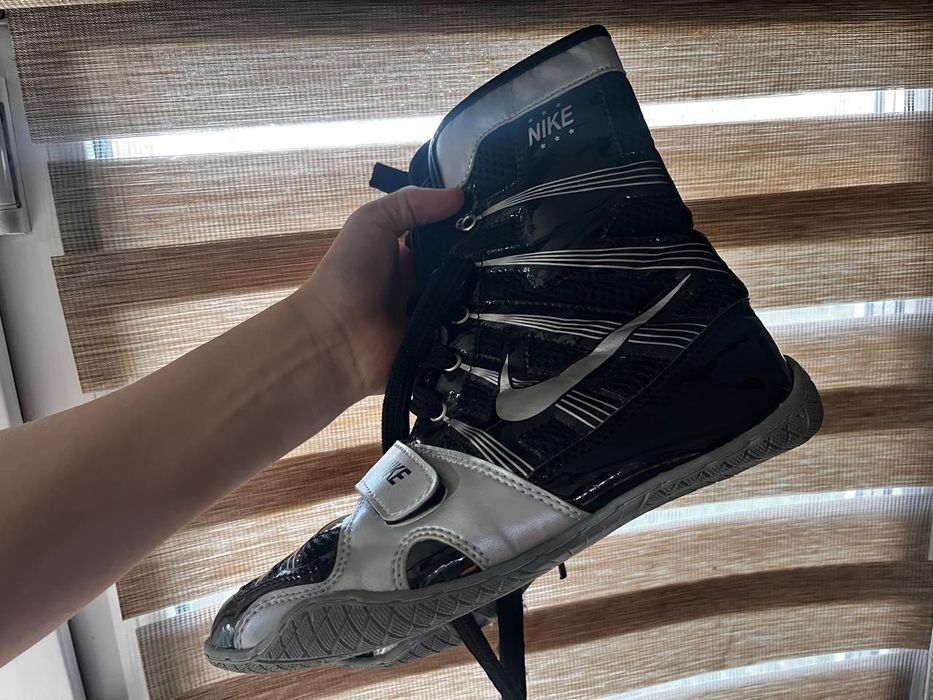 Боксерки от Nike  серебристый, черный