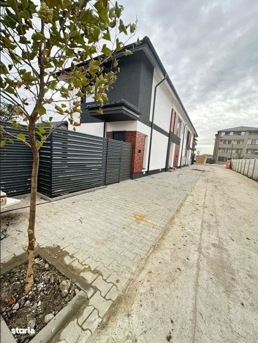 Ap 2 cam. curte 60 mp ,izolație fonica si 2 locuri de parcare Gratis ! — fotografia 1