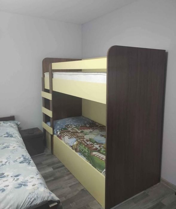 Продавам двуетажно легло 85×200