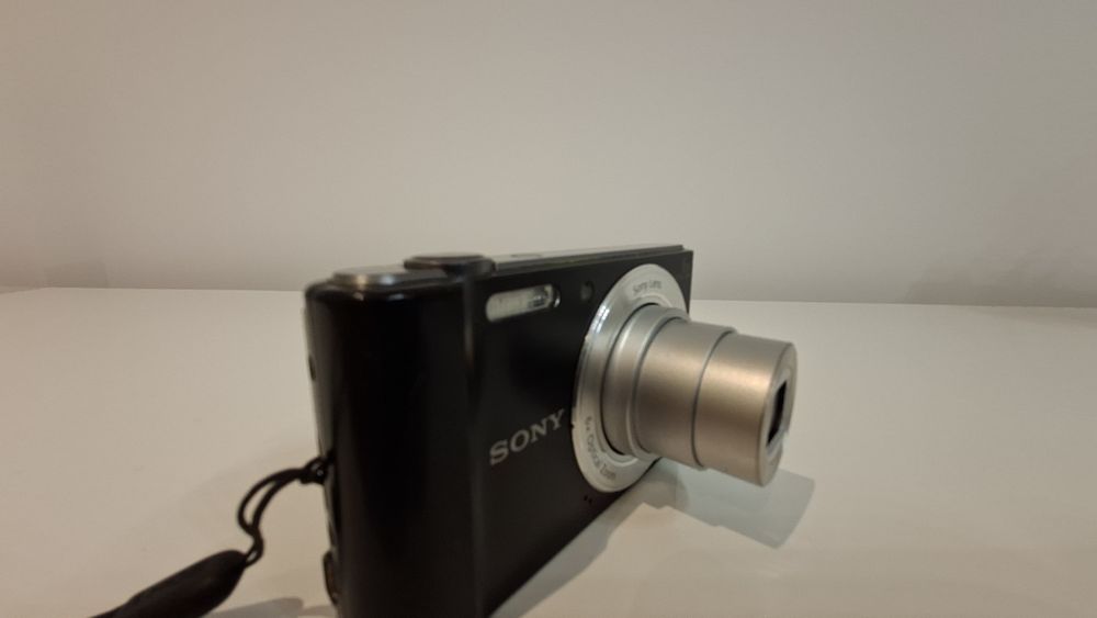 цифров фотоапарат Sony DSC-W810+резервна батерия