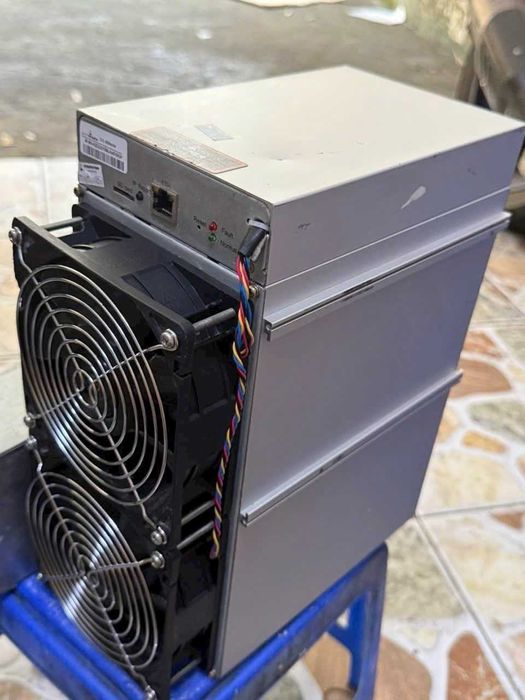 Antminer Z15 420Ksol Със захранване