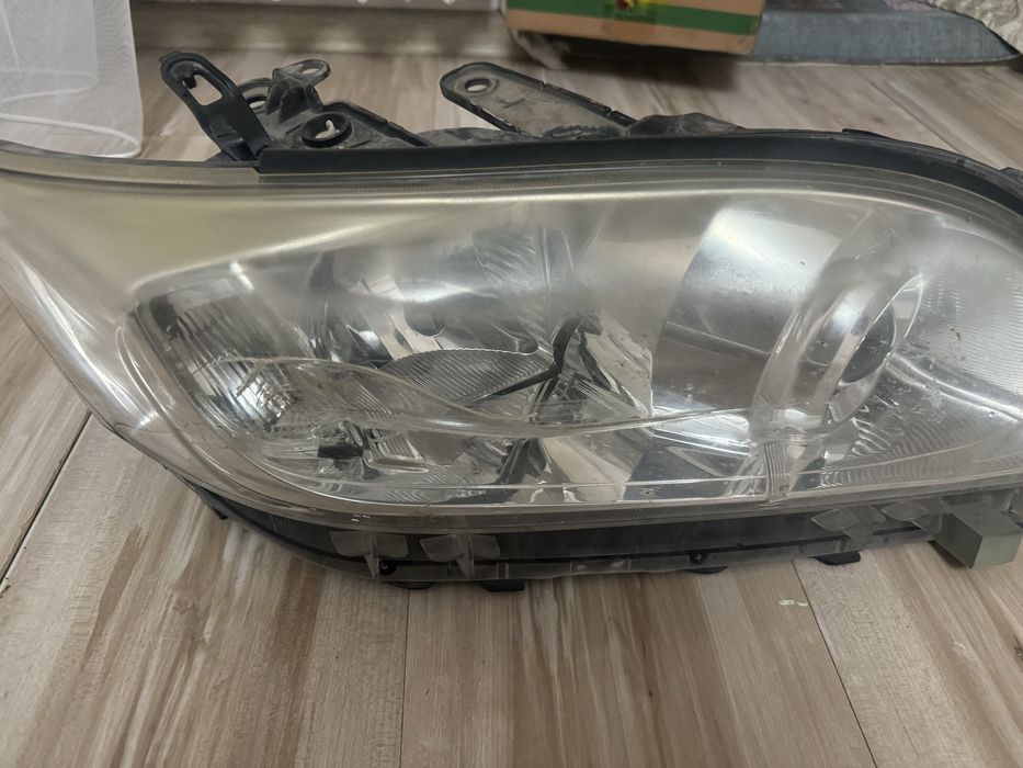 Фары на Toyota Rav-4