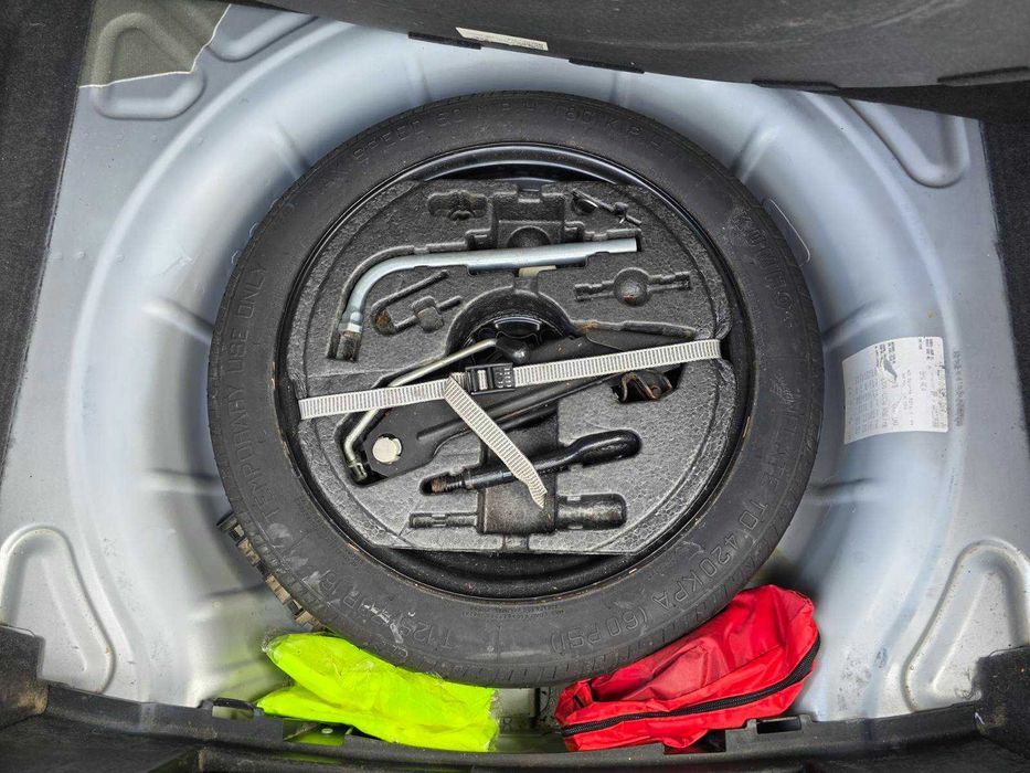 Audi A3 2010-1.6- (90кс)