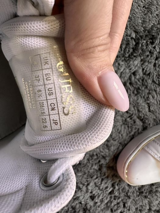 Дамски Кецове Guess
15€