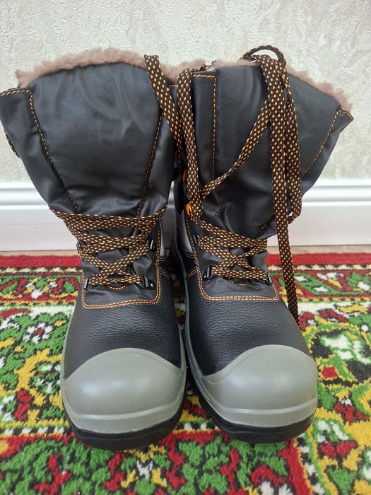 Рабочая обувь новая.