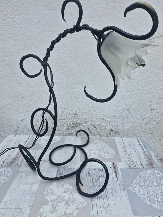 Vand lampa decorativa din metal