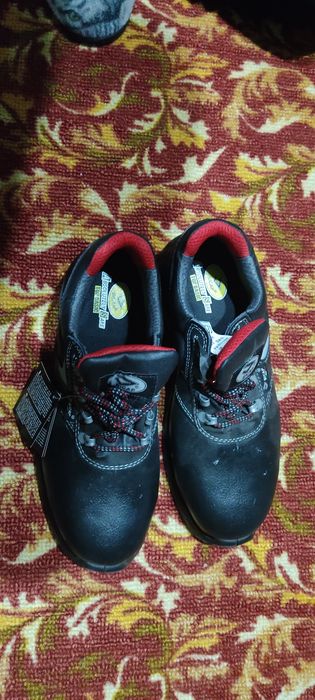 Продам  рабочие сапоги зимние, ботинки летние