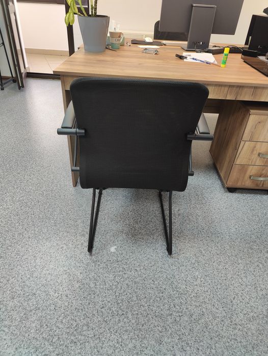 Офисные стулья новые