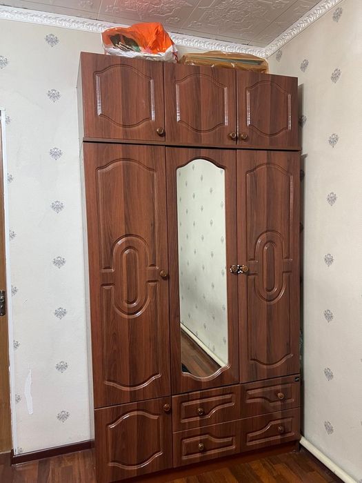 Продам шифоньер и кровати