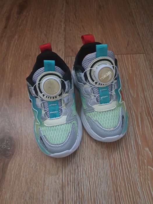 Adidași cu buton rotativ nr 27