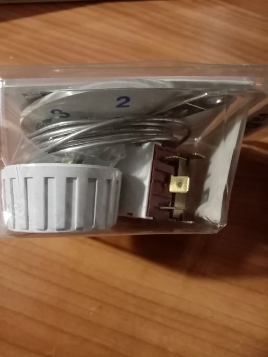 Нов английски регулатор за хладилник или фризер.