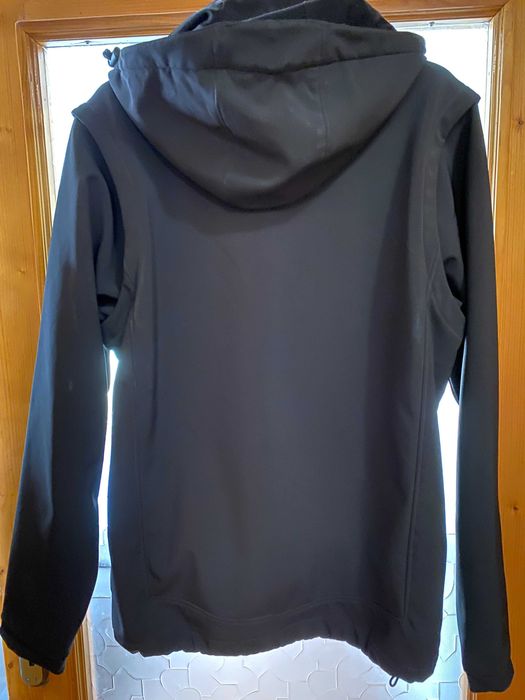 Суперлуксозно ветроустойчиво и топлоустойчиво  черно яке с качулка