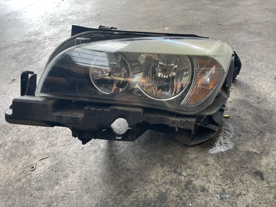 Far stânga / suport far BMW X1 E84