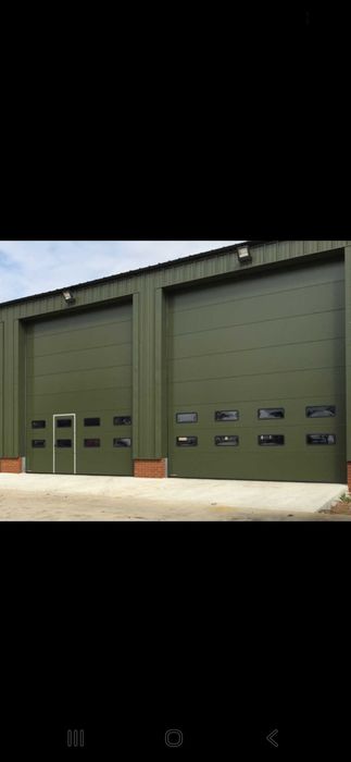 Секционни гаражни врати по индивидуални размери – директен внос