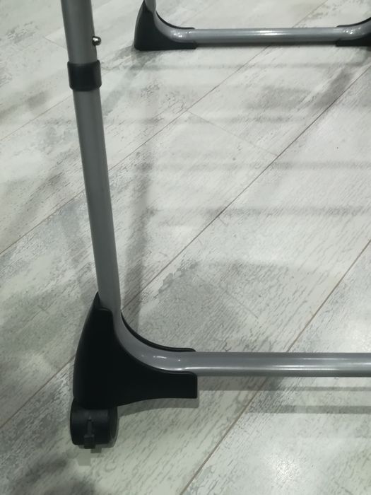 Стол за хранене с регулиране и колелца Chicco