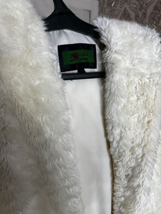 Продаю белую шубу