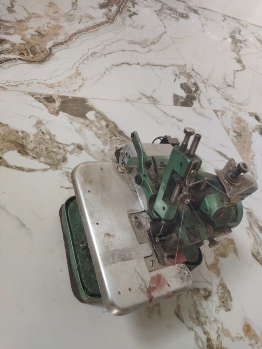 Оберлок тігін машинасы