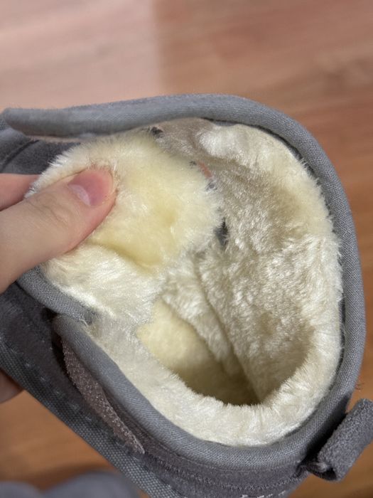 Серые угги на липучке