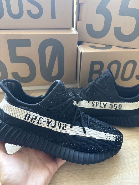 Yeezy 350 V2 Black/White