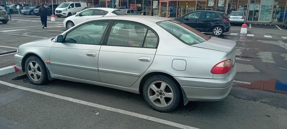Vand Toyota Avensis 1.6 benzina