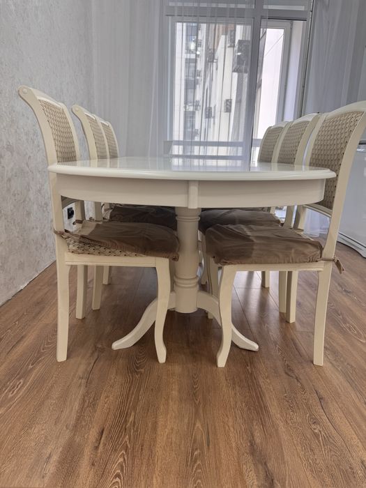 Продам стол -трансформер Малазийский