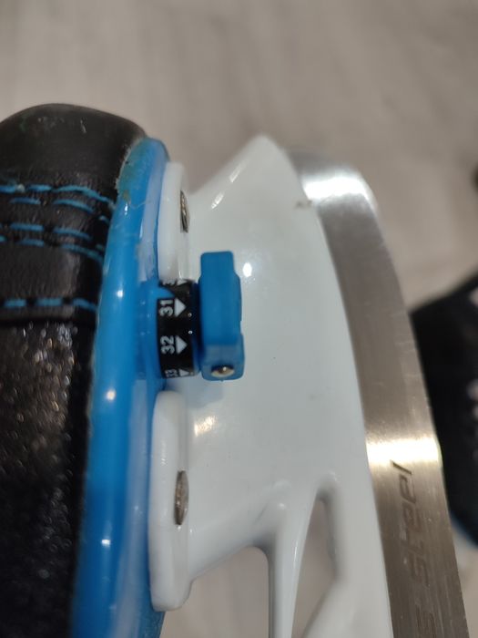 Коньки продаеться ! Детский максимальный размер 33 !